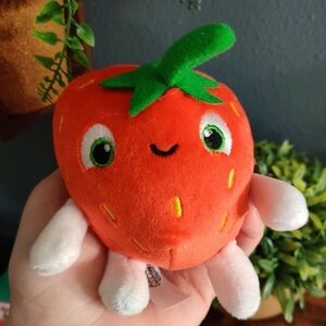Piñata Smash Lings Strawberry Plush